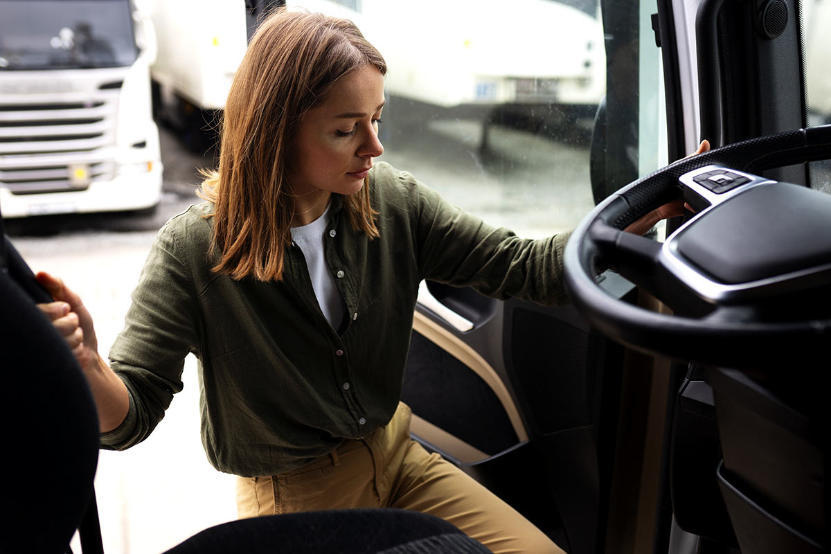 Conductora de autobús. Formación y compromiso de contratación.